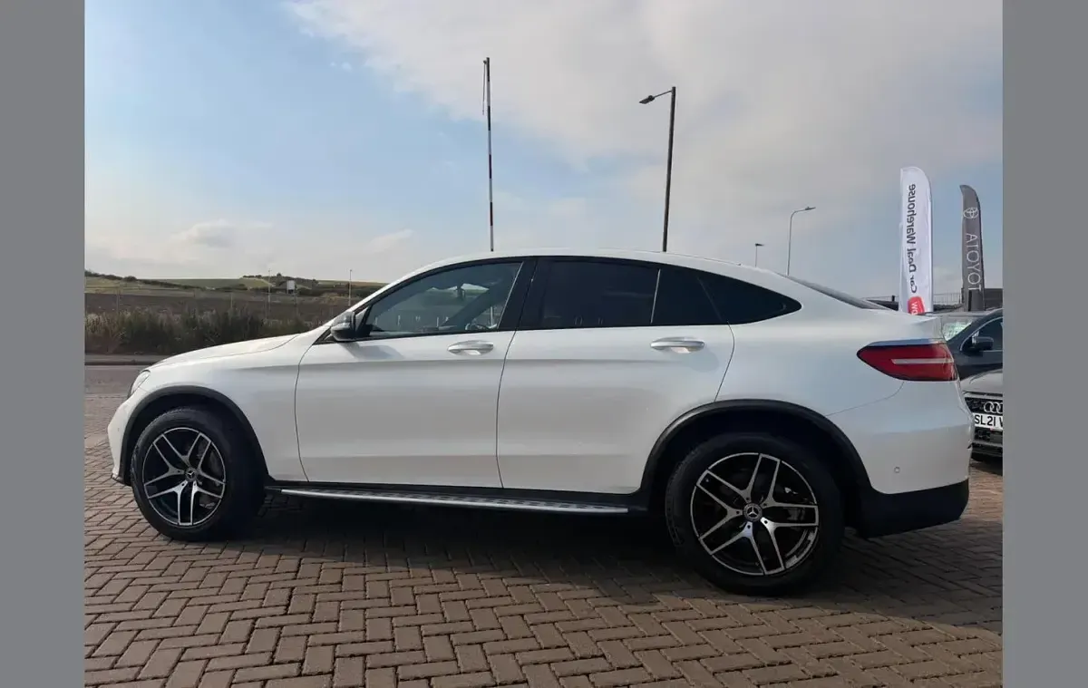 Used Mercedes GLC250 AMG Line Premium 200 HP (147 kW) 2017 White SUV