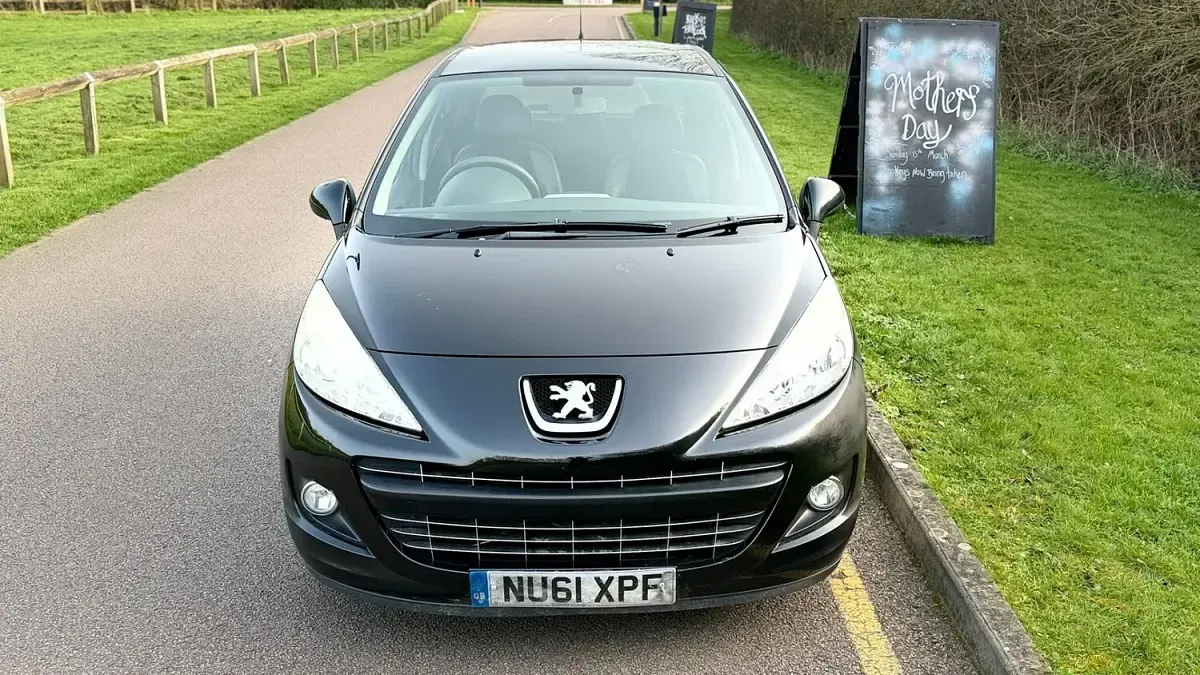 Begagnad Peugeot 207 Allure 92 HK (67 kW) 2011 Svart Halvkombi