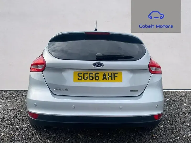 Used Ford Focus Titanium 125 HP (91 kW) 2016 Silver Hatchback