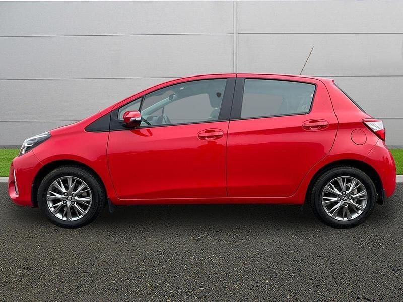 Used Toyota Yaris 2017 Red Hatchback