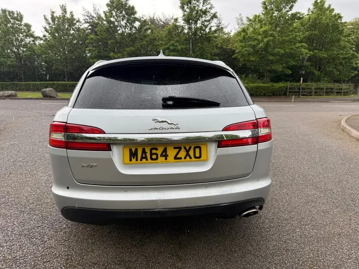 Używany Jaguar XF R-Sport 2014 Srebrny Kombi