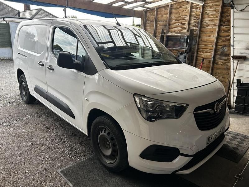 Second-hand Vauxhall Combo Sportive 2020 Alb Monovolum