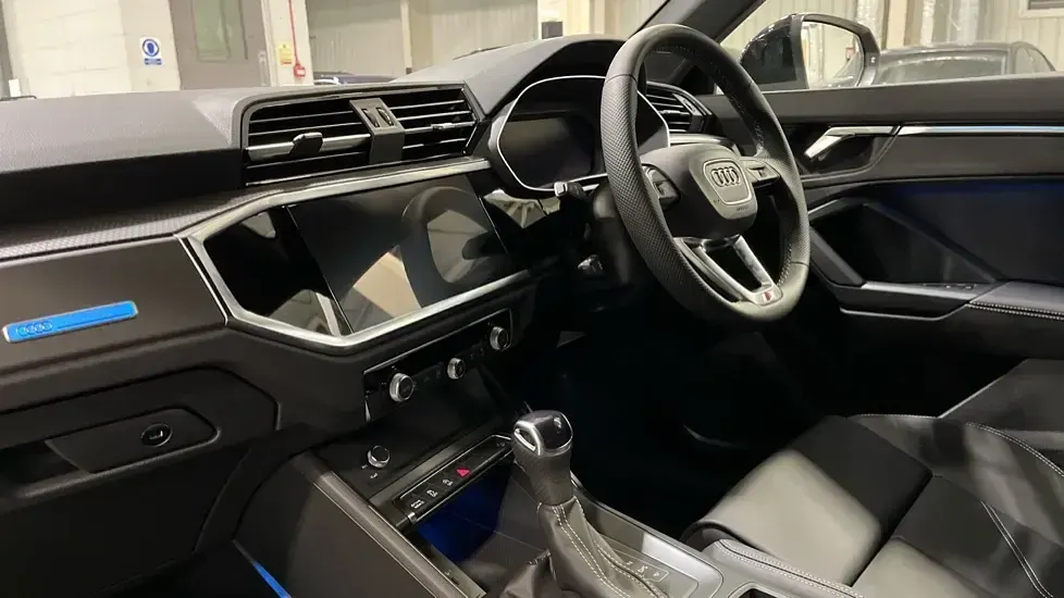 Używany Audi Q3 S-Line 150 KM (110 kW) 2025 Czarny SUV