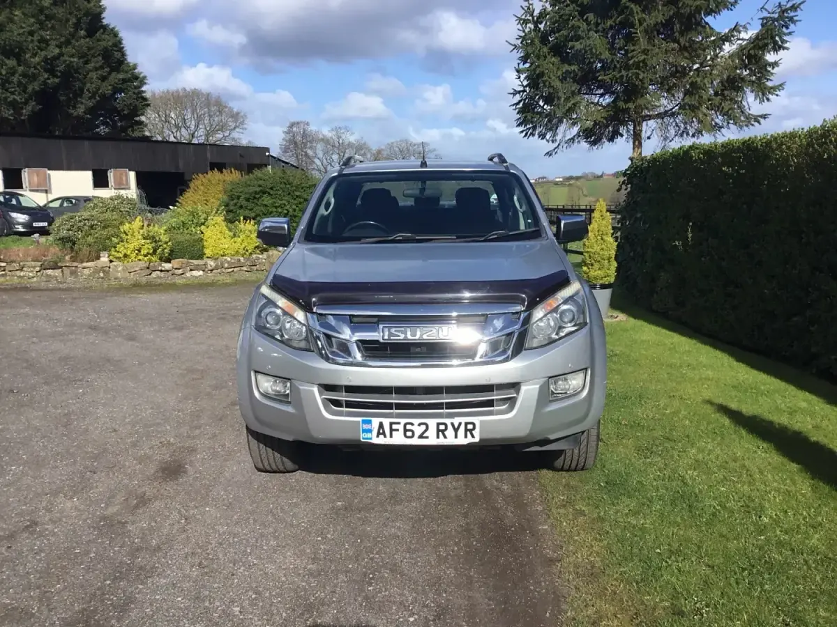 Second-hand Isuzu D-Max 136 CP (100 kW) 2012 Argintiu Pickup