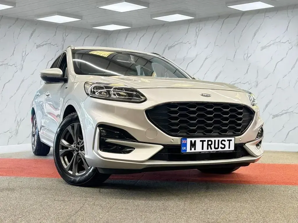 Usado Ford Kuga ST-Line 120 CV (88 kW) 2020 Plateado SUV