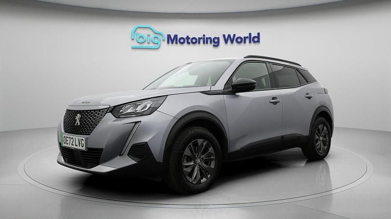 Używany Peugeot e-2008 Active+ 98 kW (134 KM) 2022 Szary SUV