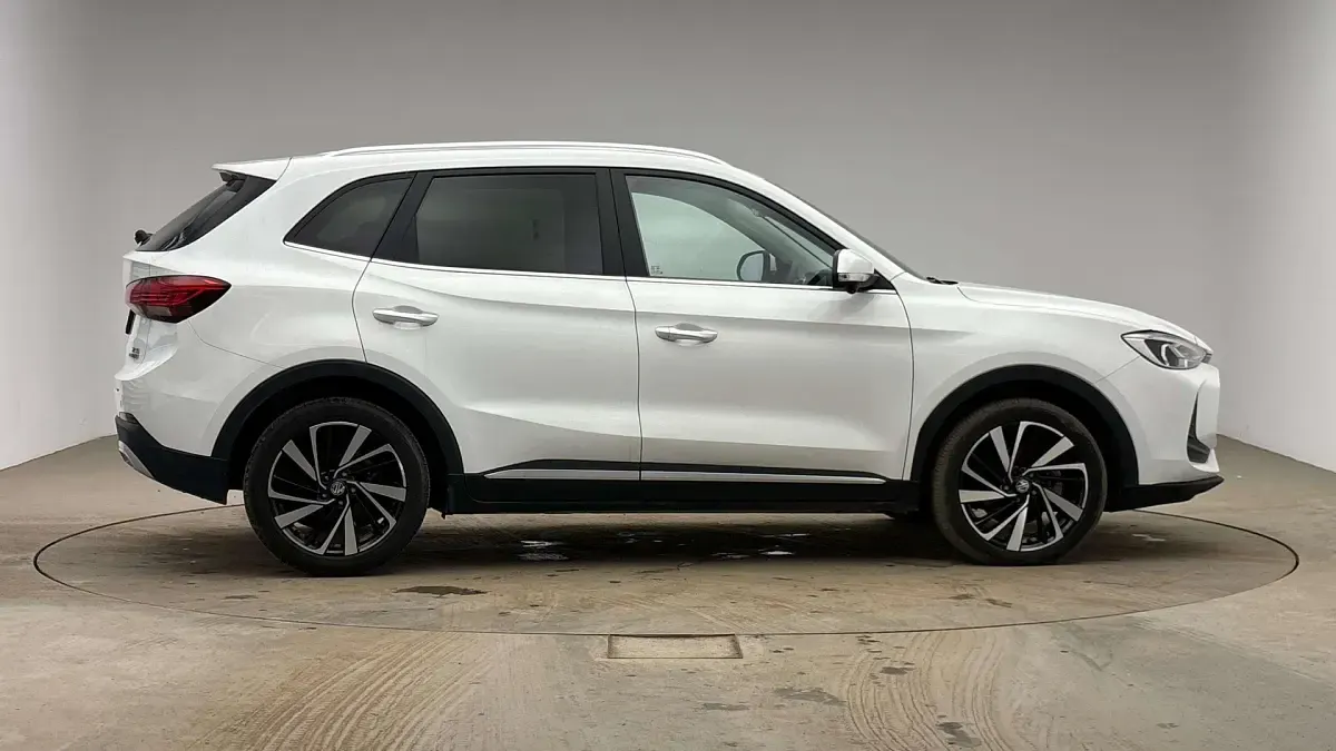 Gebraucht MG ZS Trophy 196 PS (144 kW) 2024 Weiß SUV