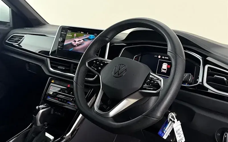 Used VW T-Roc R-line 150 HP (110 kW) 2025 SUV