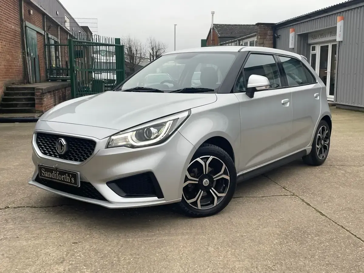Usado MG MG3 Excite 106 HP (77 kW) 2019 Prateado Citadino