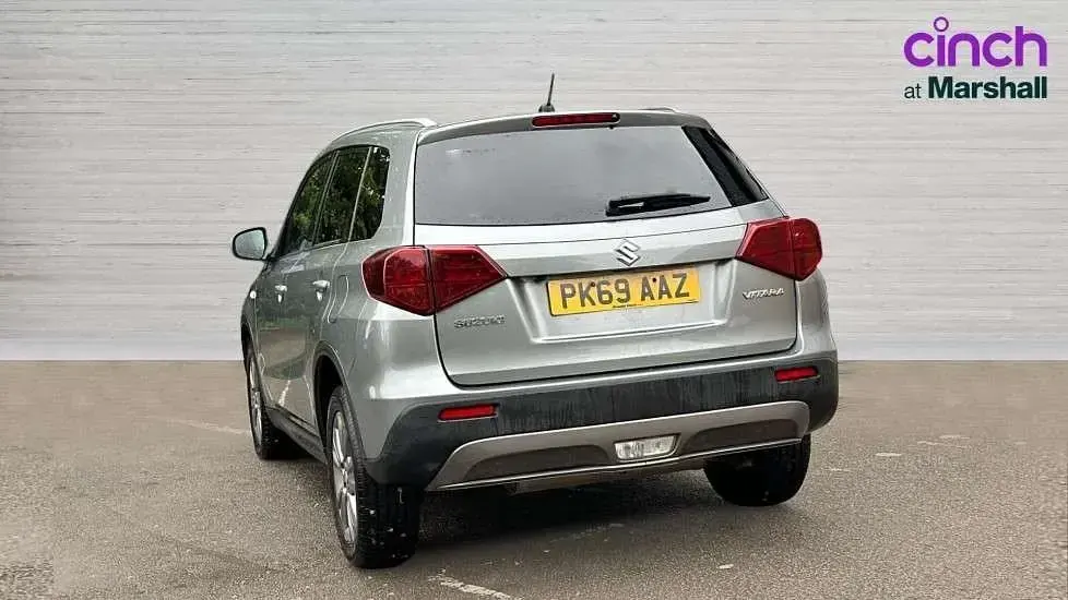 Käytetty Suzuki Vitara SZ-T 140 HP (102 kW) 2019 Harmaa Katumaasturi