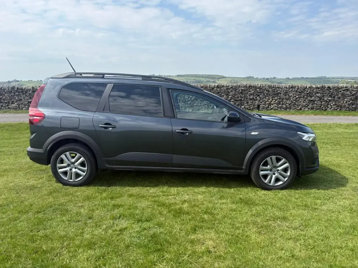 Second-hand Dacia Jogger Expression 110 CP (80 kW) 2023 Gri Monovolum