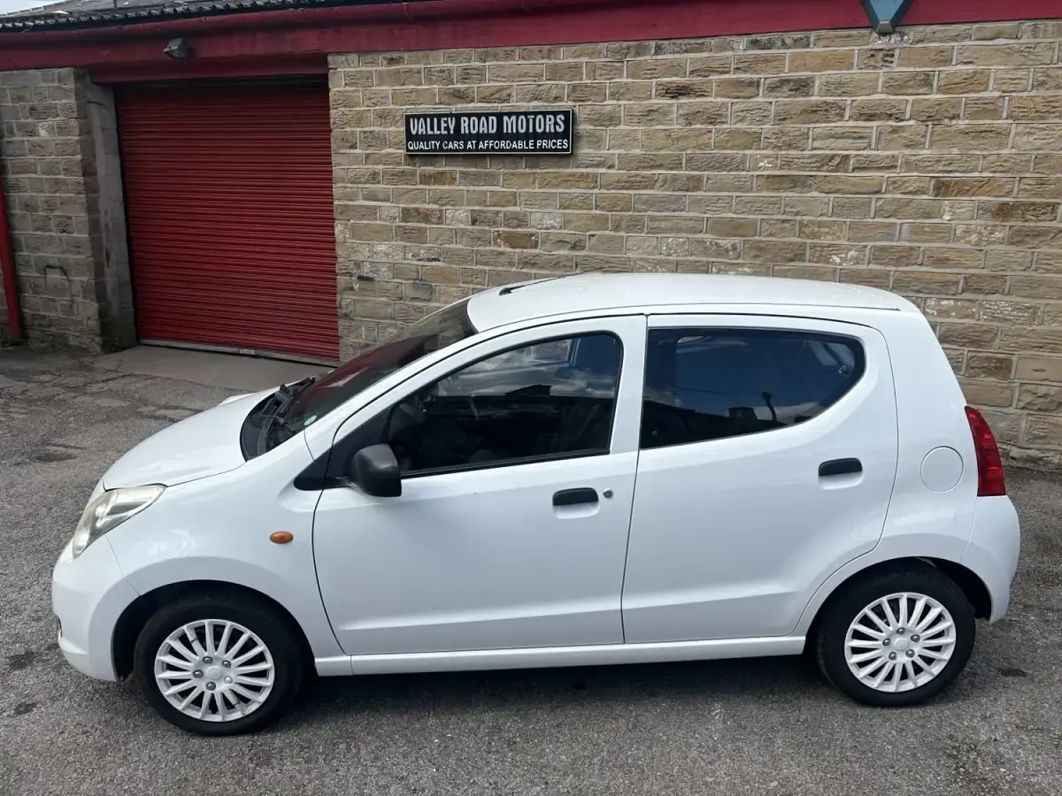 Używany Suzuki Alto 68 KM (50 kW) 2013 Biały Hatchback