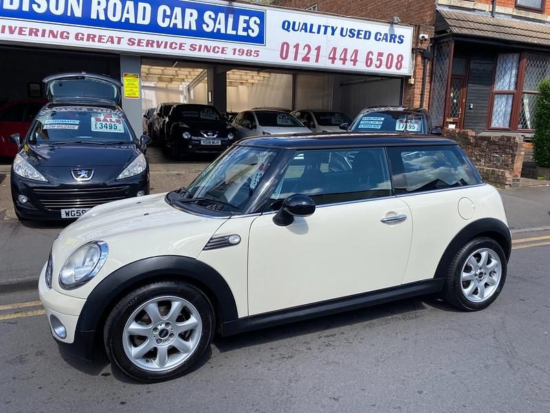 Used Mini Cooper Hatch 2010 White Hatchback