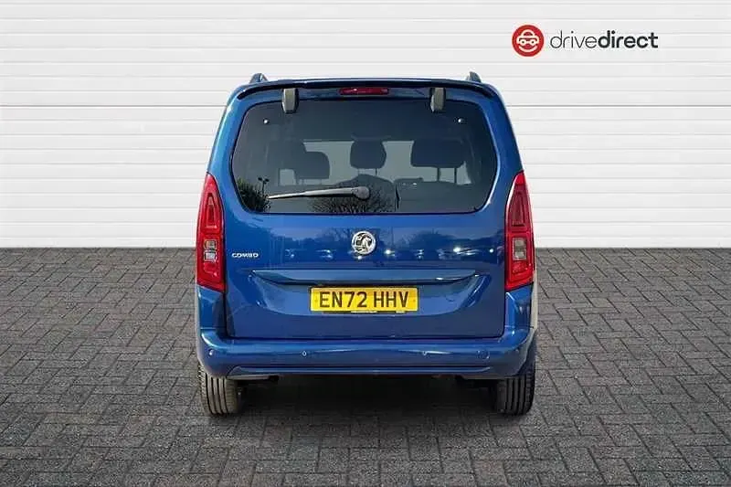 Second-hand Vauxhall Combo Design Edition 2023 Albastru Monovolum