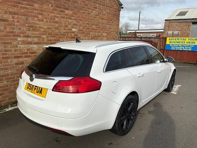 Used Vauxhall Insignia SRi 2011 White Estate