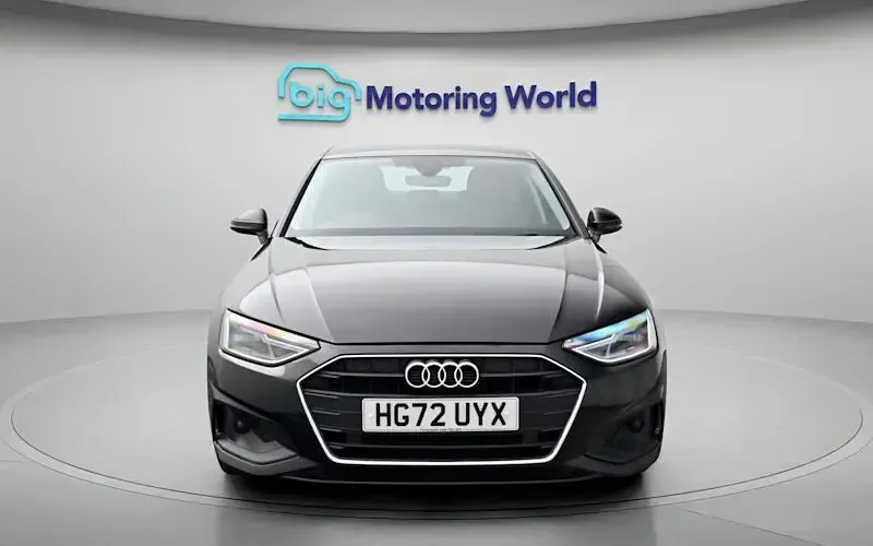 Usado Audi A4 163 CV (119 kW) 2023 Negro Berlina