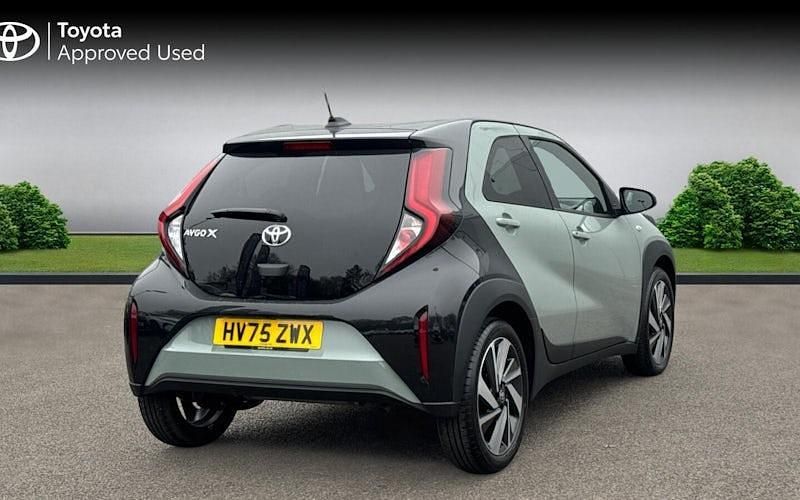 Used Toyota Aygo X 72 HP (52 kW) 2025 Tarragon bitone SUV