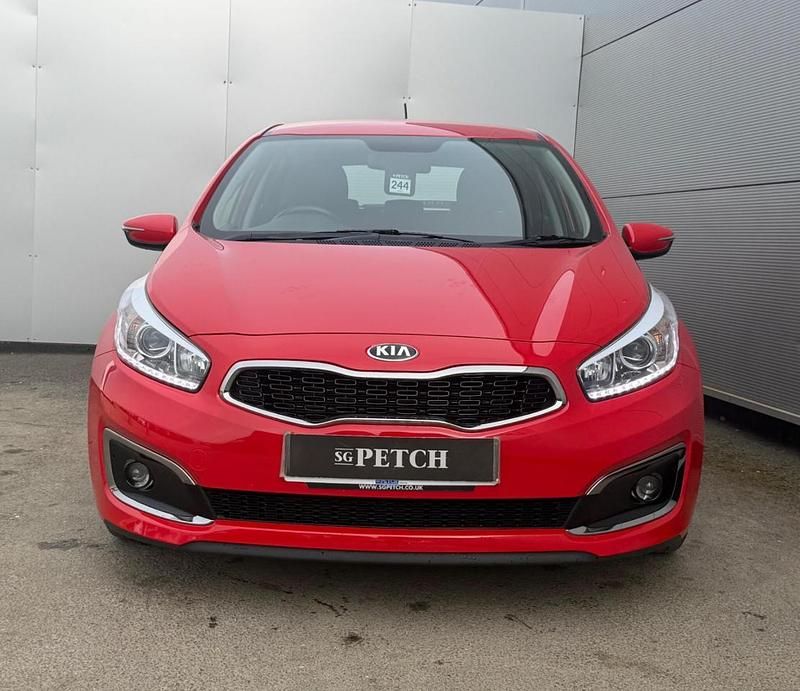Used Kia Ceed 135 HP (99 kW) 2016 Red Hatchback