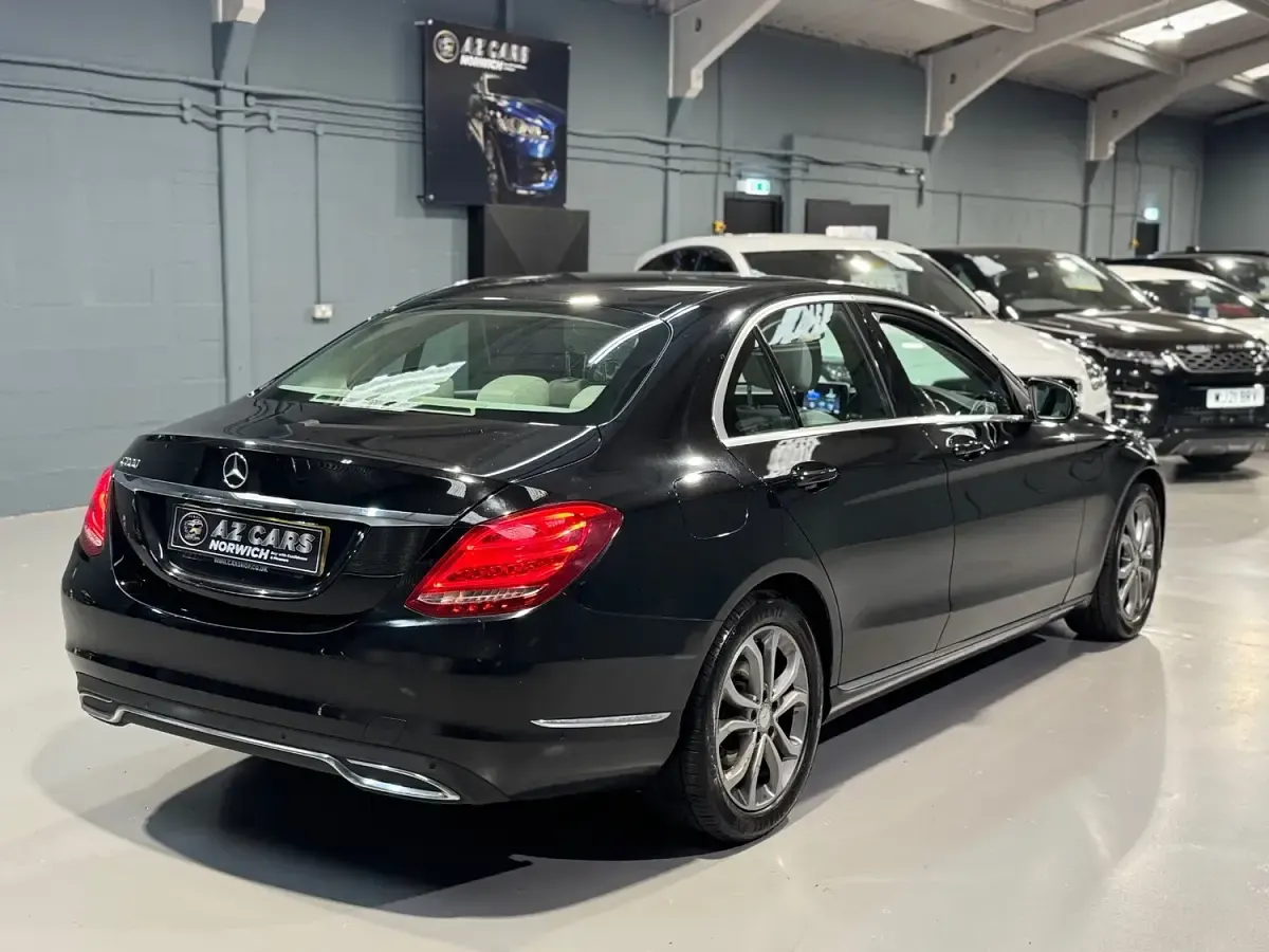 Usado Mercedes C200 184 CV (135 kW) 2014 Negro Berlina