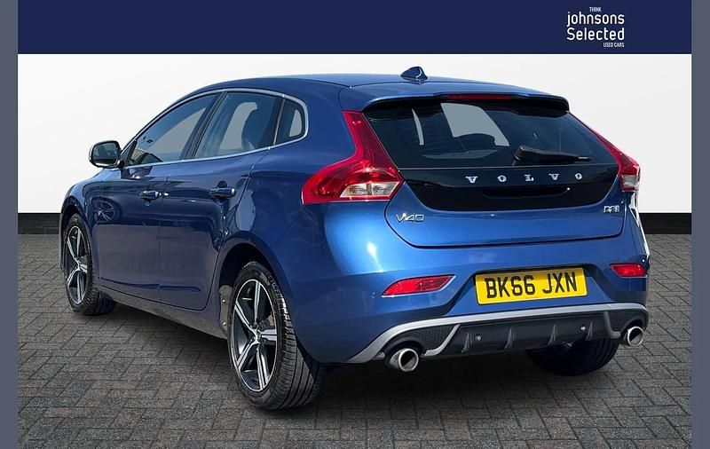 Usado Volvo V40 R-Design 117 CV (86 kW) 2016 Azul Utilitario