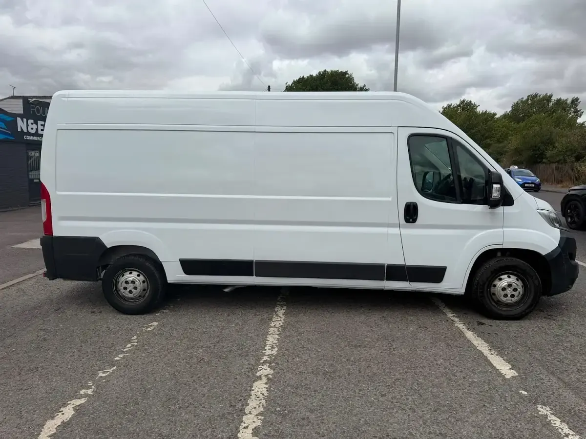 Used Citroën Relay 140 HP (102 kW) 2021 White Van