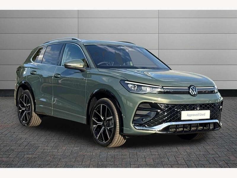 Cipressino green Used 2025 VW Tiguan R-line SUV | £45,350 - Image 1/4
