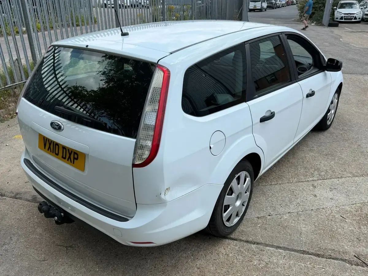 Used Ford Focus Studio 110 HP (80 kW) 2010 White Estate