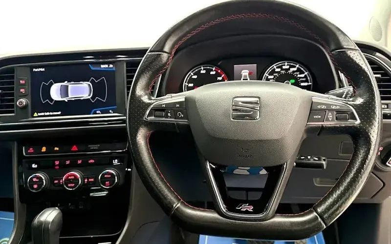 Used Seat Leon FR 190 HP (139 kW) 2019 Orange Hatchback
