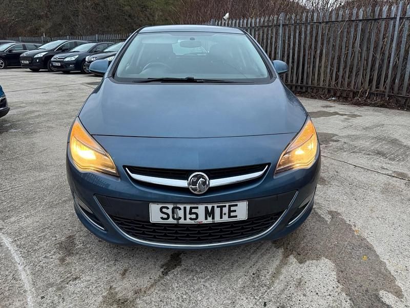 Used Vauxhall Astra SRi 165 HP (121 kW) 2015 Blue Hatchback