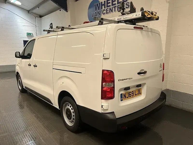 Used Citroën Dispatch 100 HP (73 kW) 2019 White MPV