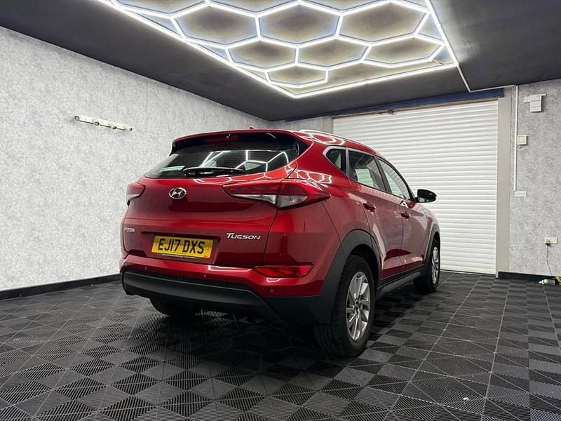 Used Hyundai Tucson SE 177 HP (130 kW) 2017 Red SUV