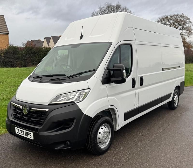 Used Vauxhall Movano 140 HP (102 kW) 2022 White MPV