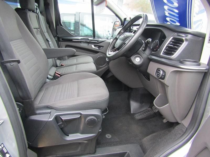 Used Ford Tourneo Custom Titanium 130 HP (95 kW) 2022 Silver Van