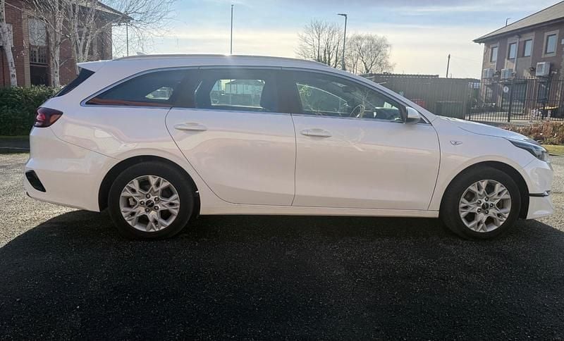 Used Kia Ceed 2023 White Hatchback