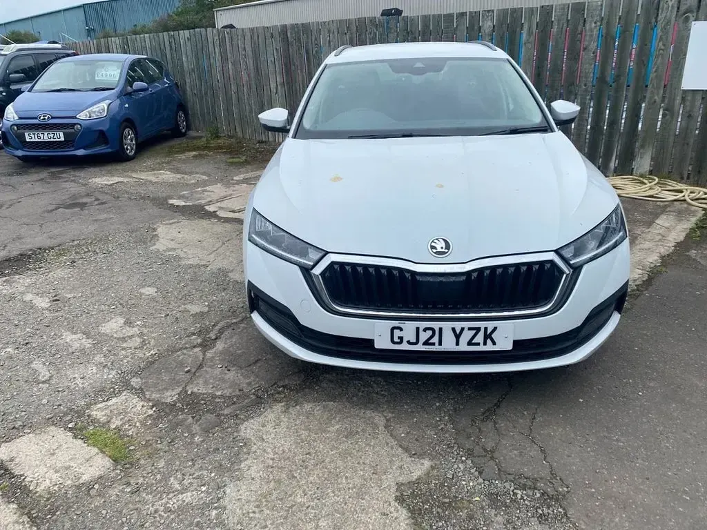 Used Skoda Octavia SE First Edition 110 HP (80 kW) 2021 White Estate