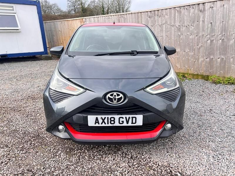 Used Toyota Aygo x-press 71 HP (52 kW) 2018 Grey Hatchback