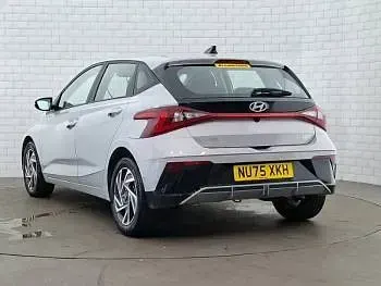 Used Hyundai i20 Advanced 100 HP (73 kW) 2025 Grey Hatchback