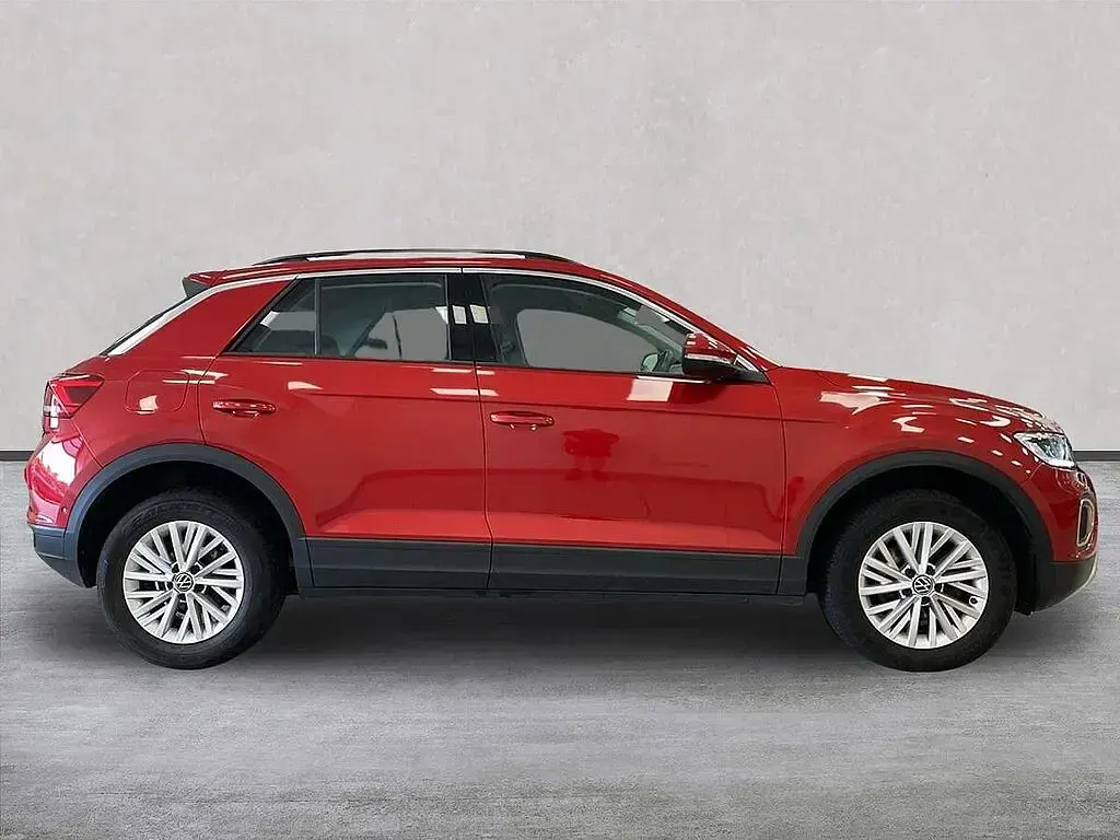 Used VW T-Roc Life 150 HP (110 kW) 2023 Red SUV