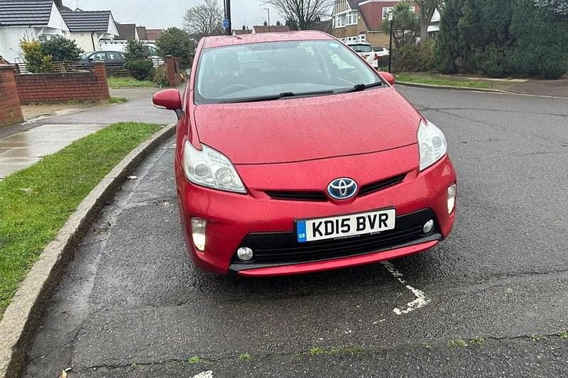 Used Toyota Prius T3 2015 Red Hatchback
