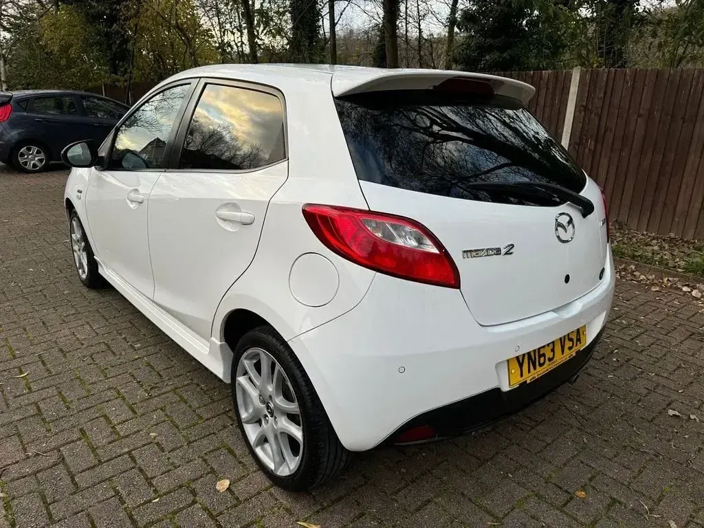 Used Mazda 2 Edition 82 HP (60 kW) 2013 White Hatchback