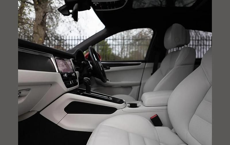 Used Porsche Macan GTS 434 HP (319 kW) 2024 Red SUV