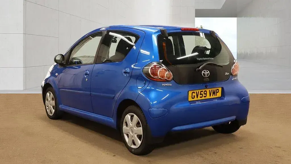 Used Toyota Aygo 68 HP (50 kW) 2010 Blue Hatchback