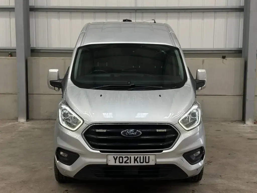 Käytetty Ford Transit Custom Limited 170 HP (125 kW) 2021 Hopea