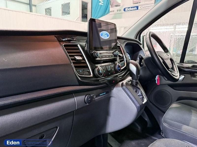 Used Ford Transit Custom Limited 170 HP (125 kW) 2022 White Van