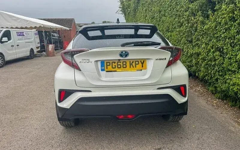 Used Toyota C-HR 122 HP (89 kW) 2019 White SUV