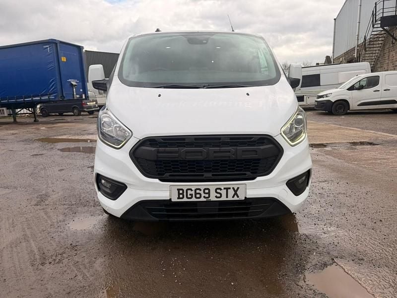 Used Ford Transit Custom Limited 130 HP (95 kW) 2020 White Van