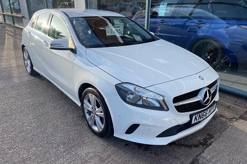 Used Mercedes A180 Executive 109 HP (80 kW) 2016 White Hatchback