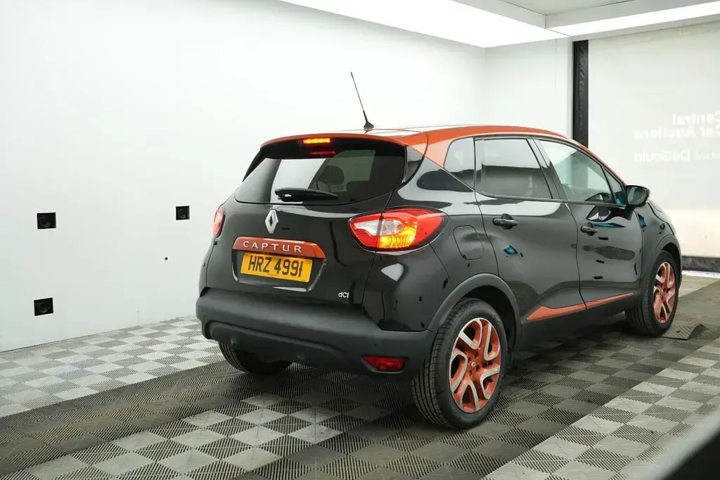 Used Renault Captur Dynamique 90 HP (66 kW) 2014 Black/orange SUV