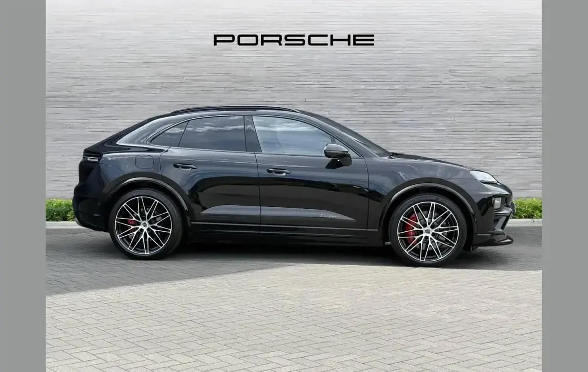 Used Porsche Macan 469 kW (639 HP) 2025 Black SUV