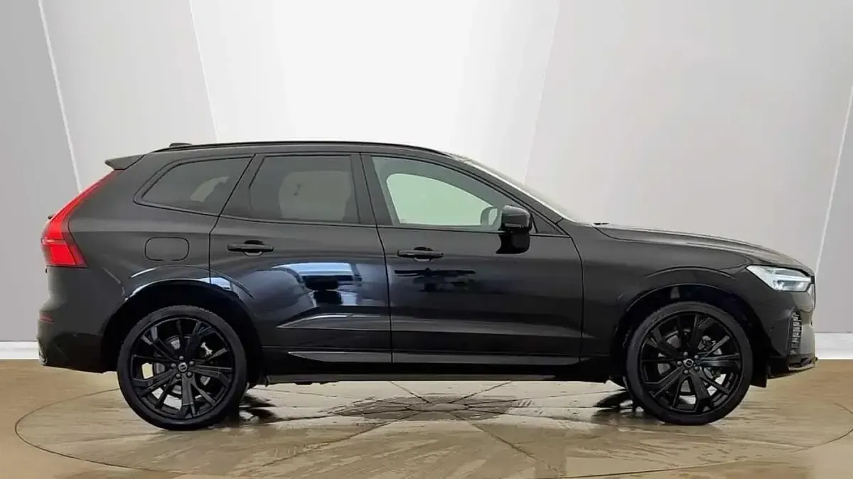 Used Volvo XC60 Plus 250 HP (183 kW) 2025 Black SUV